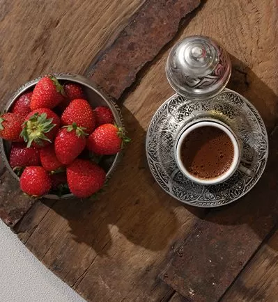 Çilekli Türk Kahvesi